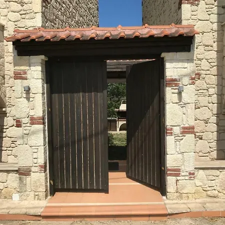 아파트 Stone House In